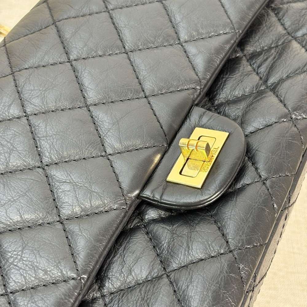 CHANEL Black Aged Calfskin Reissue 2.55 226 Flap Bag GHW - Picture 10 of 17